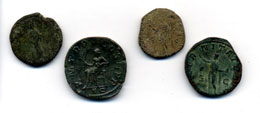 Lotto di quattro bronzi romani). ... 