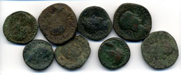 Lotto di otto bronzi imperiali). ... 