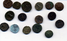 Lotto di 16 bronzetti antichi da ... 
