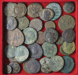 Lotto di 33 monete antiche varie. ... 