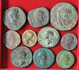 Lotto di quindici bronzi romani ... 