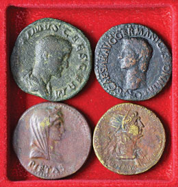 Lotto di quattro bronzi romani ... 