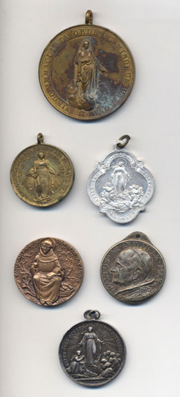 Lotto di 6 medaglie religiose, una ... 
