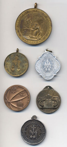 Lotto di 6 medaglie religiose, una ... 