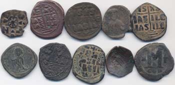 Lotto di dieci bronzi bizantini. ... 