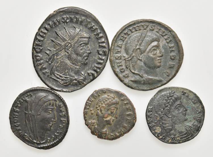 Lotto di 5 bronzetti romani