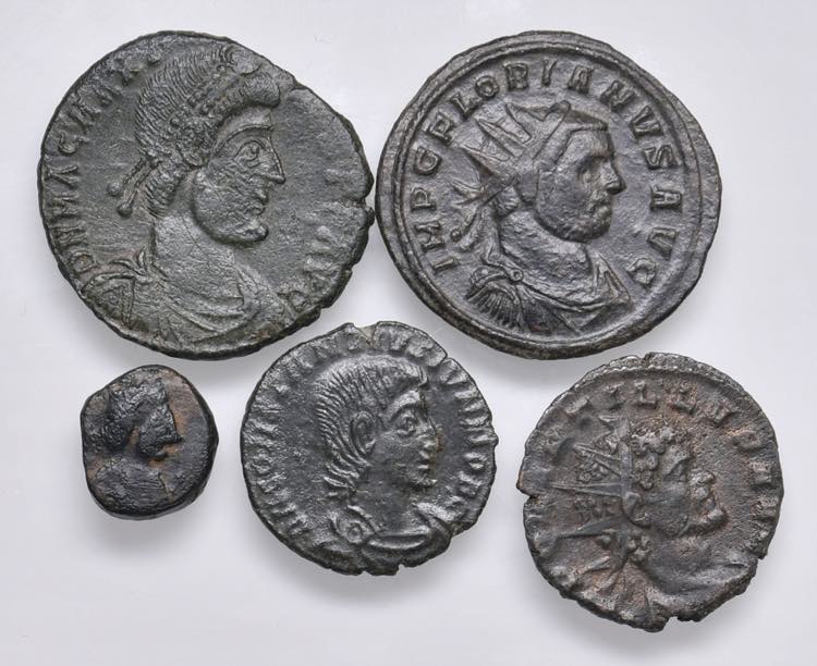 Lotto di cinque bronzetti romani