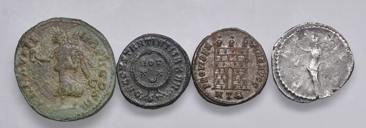 Lotto di quattro bronzetti romani
