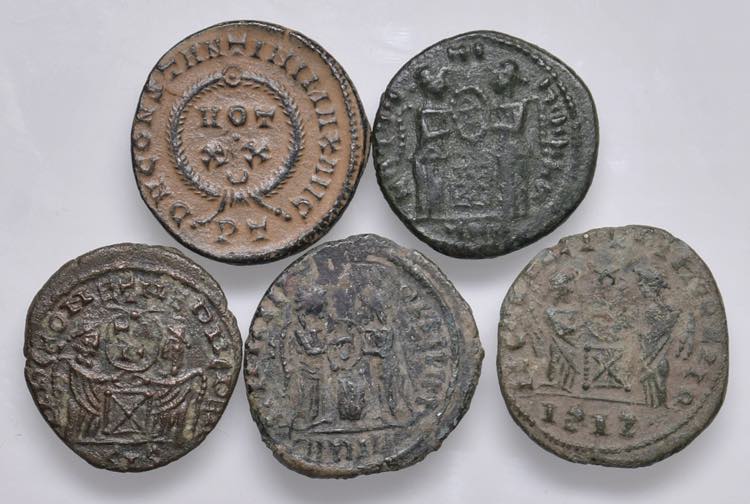 Lotto di cinque bronzetti romani