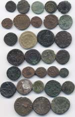 Lotto di 31 bronzetti romani, come da foto. ... 