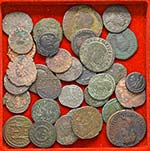 Lotto di 31 bronzetti romani ed uno greco ... 