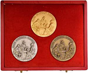 Paolo VI (1963-1978) Trittico di medaglie A. ... 