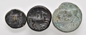 Lotto di tre monete greche in bronzo come da ... 