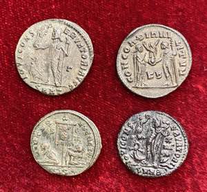 Lotto di quattro bronzetti romani da ... 