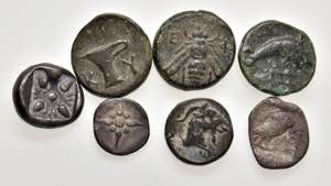 Lotto di sette monete greche di piccolissimo ... 