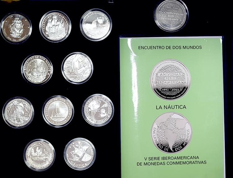 República - Prata - 10 moedas e 1 ... 
