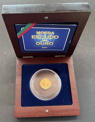 República - Ouro - 1 Escudo 2001; ... 