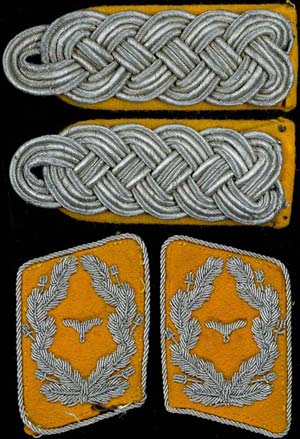 Pair epaulettes and pair collar patch for a ... 