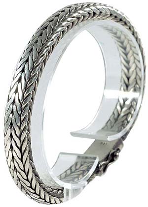 Bracelets without Gems Solid bracelet in the ... 
