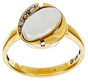 Gemmed Rings Ladies finger ring with oval ... 
