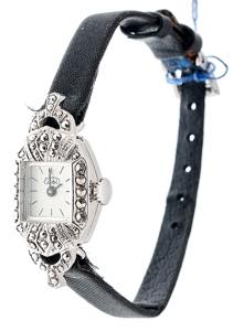 Various Wristwatches for Women Dainty and ... 