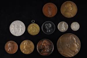 Medallions Foreign after 1900 Small lot with ... 