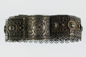 Various Silverobjects With floral decor in ... 