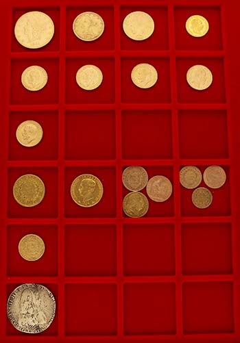 18 Goldmünzen alle Welt. Mit dabei u.a. 10 ... 