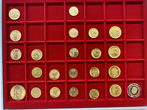 23 Goldmünzen. Dabei Schweiz mit ... 