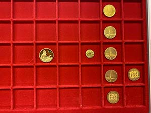 8 Goldmünzen Schweiz. Dabei 6 x ... 