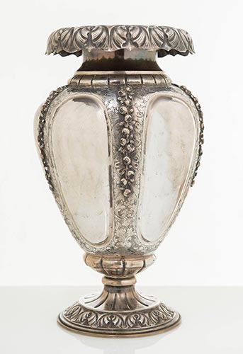 Grande vaso in argento, Italia, ... 
