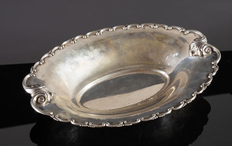 Vassoio ovale in argento, XX ... 