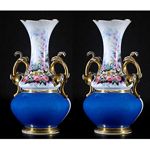 Coppia di vasi in porcellana decorati in blu ... 