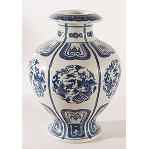 White and blue vase, trademark of Xuande ... 