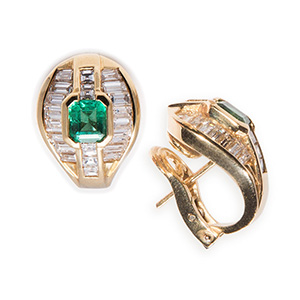 Emerald and  diamond earrings. Pair of gold ... 