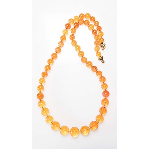 Amber  necklace. Yellow gold clasp, length ... 