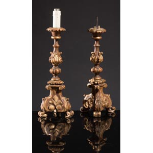 Coppia di candelieri in legno intagliato, ... 