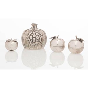 Lot of four silver objects, 20th Century.