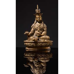 Figura di Padmasambhava in bronzo dorato, ... 