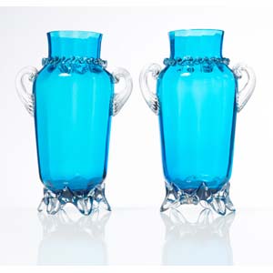 Coppia di vasi in vetro azzurro, Murano, XX ... 