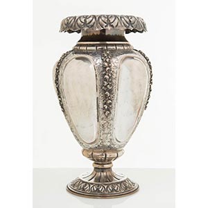 Grande vaso in argento, Italia, ... 