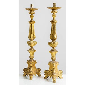 Coppia di candelieri in bronzo dorato, XIX ... 