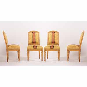 Quattro sedie in legno intagliato e dorato, ... 