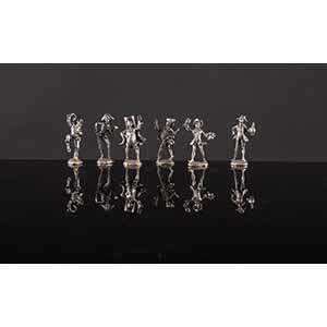Gruppo di sei piccole sculture in argento ... 