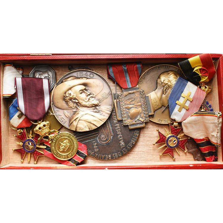 lot de 25 médailles et décorations belges ... 