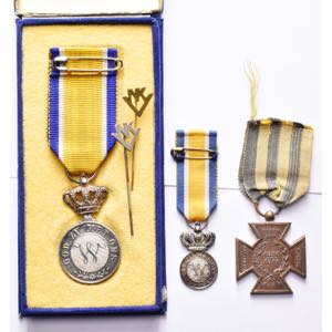 PAYS-BAS, lot de 3 décorations: médaille ... 