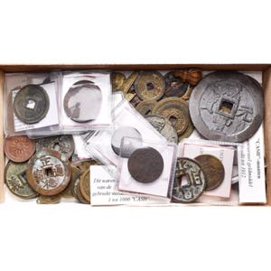 CHINA, lot of 59 cash and amulettes, from ... 