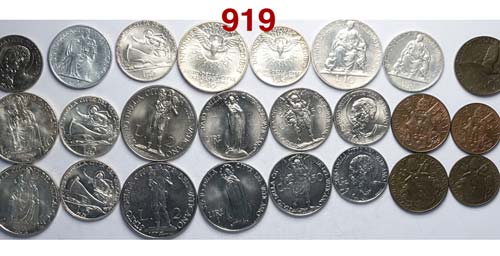 Vaticano - Lotto di 30 monete, ... 