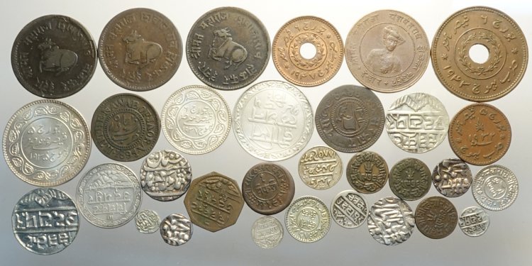 India, Lotto di 31 monete, Indore ... 