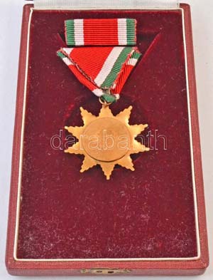 1957. A Magyar Szabadság Érdemrend bronz ... 